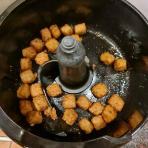 cooking the Plant Pioneer vegan Chicken pieces in the actifry