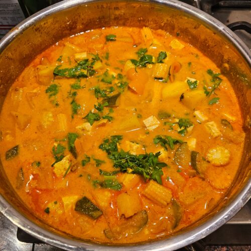 Pineapple & tofu Thai curry
