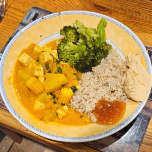 Pineapple & tofu yellow curry cropped