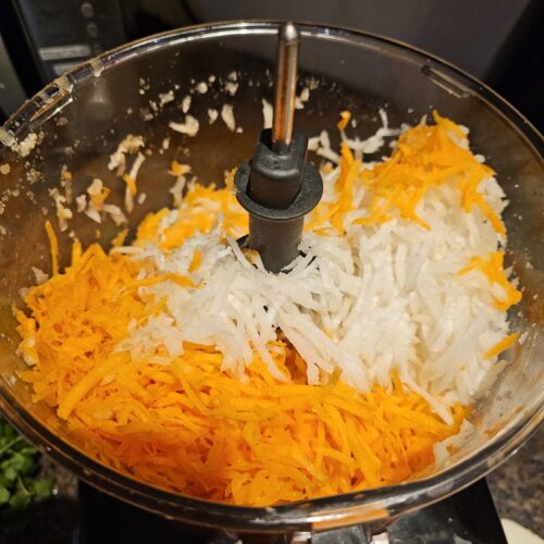 grated mooli & carrot